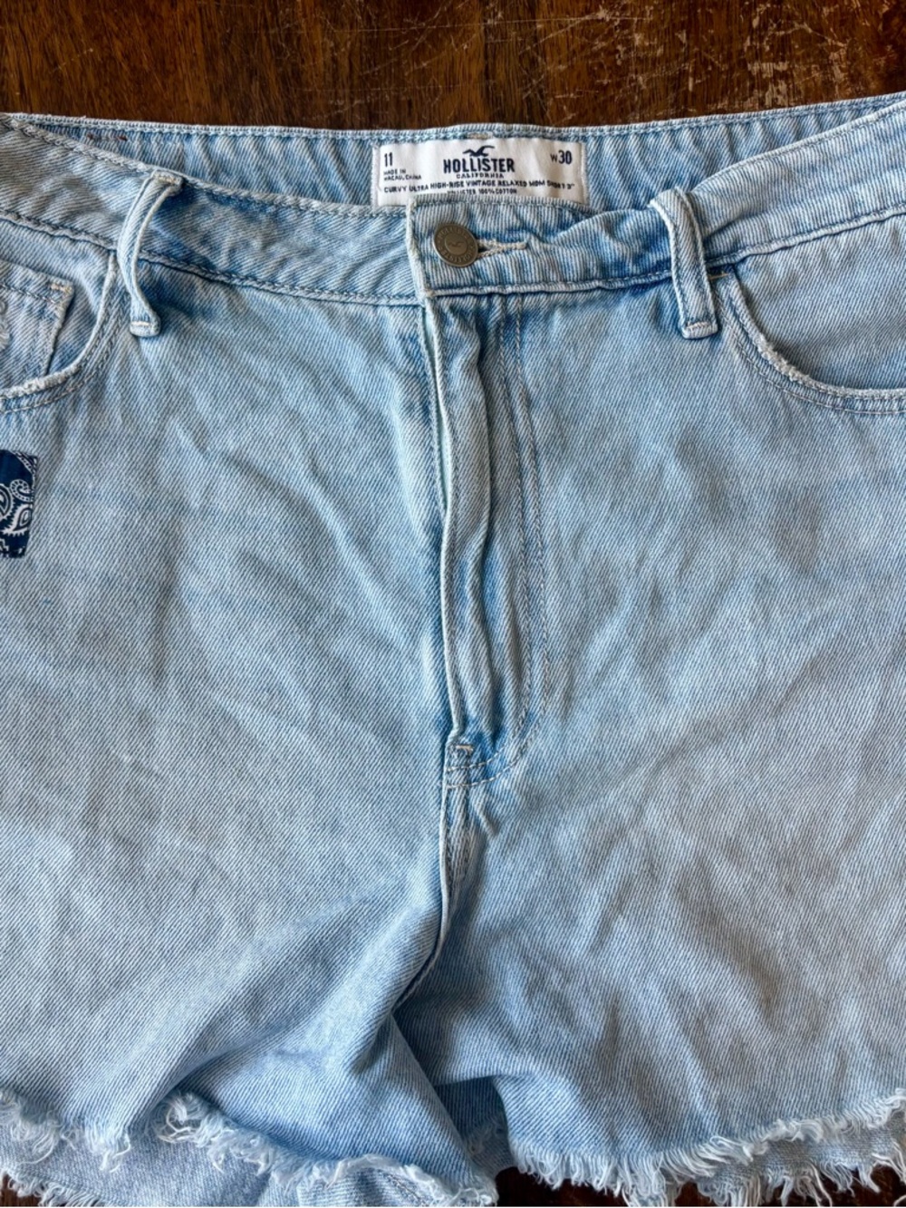 Hollister Ultra High Rise Vintage Relaxed Mom Short w/ Patchwork Design- sz 11